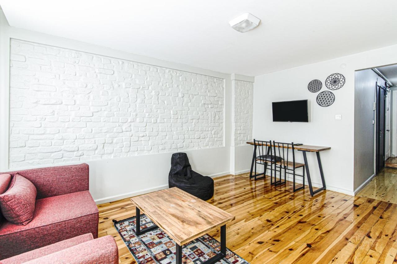 Daire Flat With Balcony And Shared Terrace In Beyoglu *